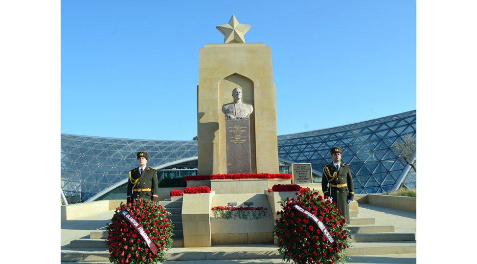 gorkemli-serkerde-hezi-aslanovun-113-illiyi-qeyd-olunub-video