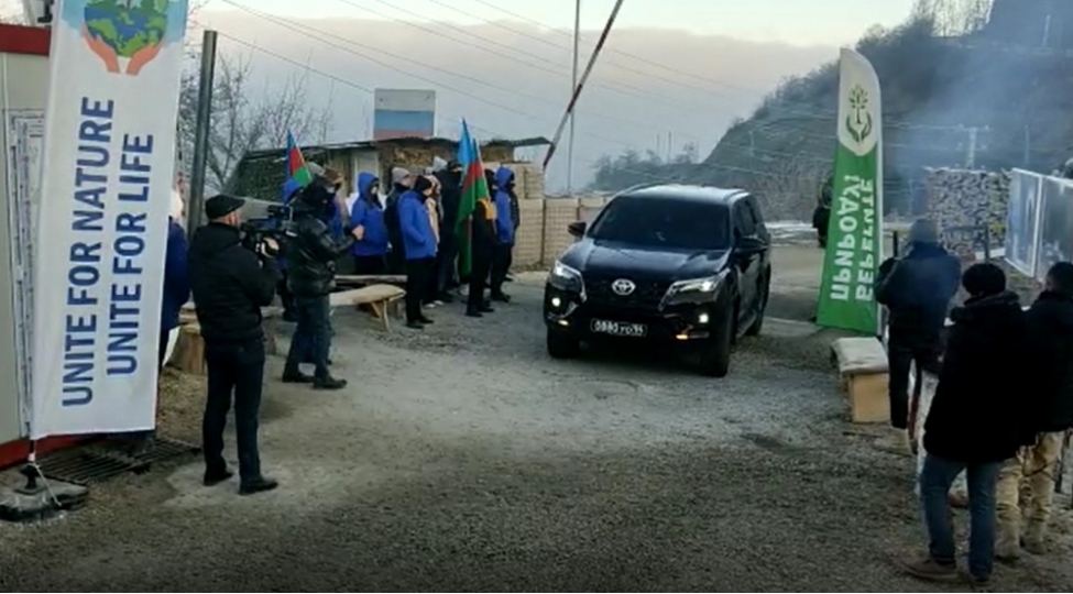 lachin-xankendi-yolundan-rsk-nin-iki-mashini-kechib-yenilenibvideo