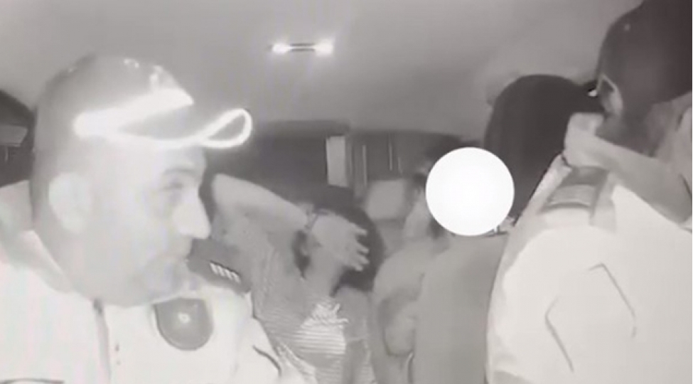 hamile-qadini-xestexanaya-polis-mashini-ile-chatdirdilar-video