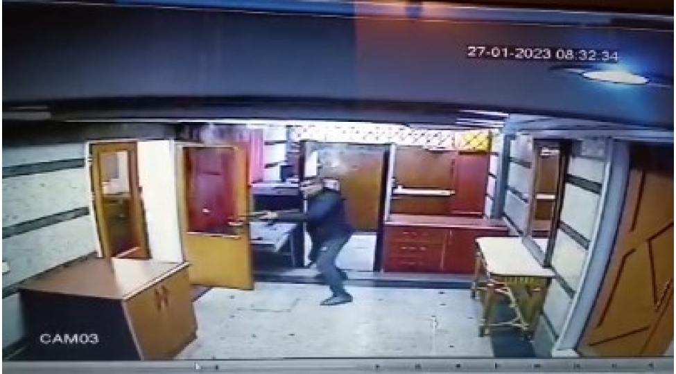 azerbaycan-sefirliyine-terror-hucumunun-anbaan-goruntusu-video