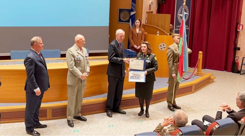 nato-mudafie-kollecinin-kursunu-bitiren-azerbaycanli-ilk-qadin-herbi-qulluqchumuz