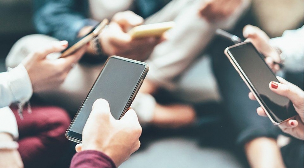 azerbaycanda-mobil-telefonlarin-qiymeti-bahalashacaq