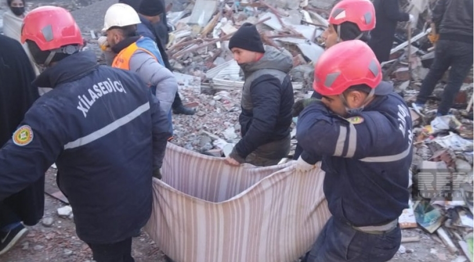 azerbaycan-xilasedicileri-kahramanmarashda-en-riskli-yerlerde-axtarish-ishlerini-heyata-kechirirler-video