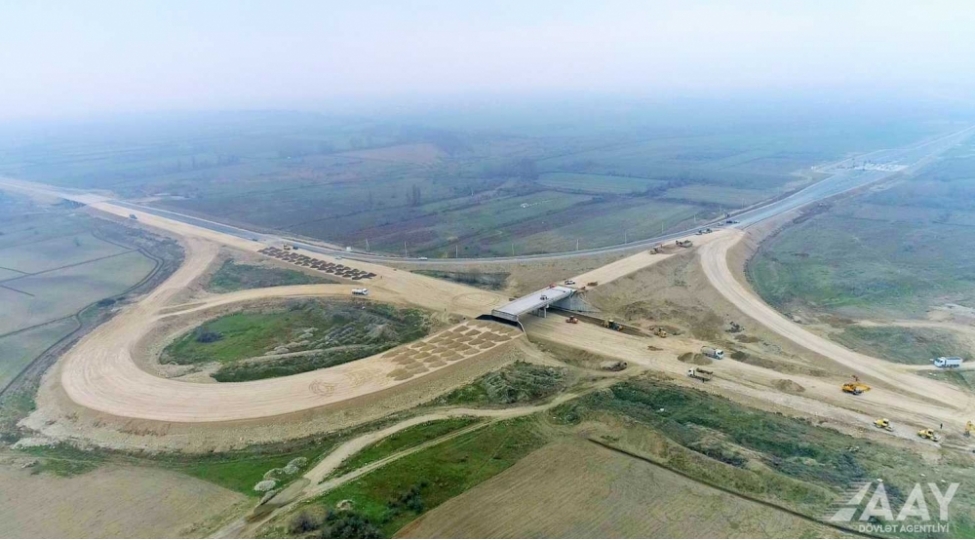 yeni-magistral-avtomobil-yolunun-tikintisi-son-merhelede-davam-etdirilir-fotovideo