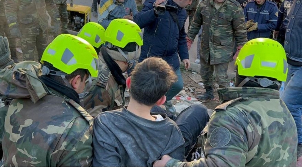 fhn-xilasedicileri-kahramanmarashda-dagintilar-altindan-17-yashli-oglani-ve-12-yashli-qizi-xilas-edib-emeliyyat-goruntulerivideo