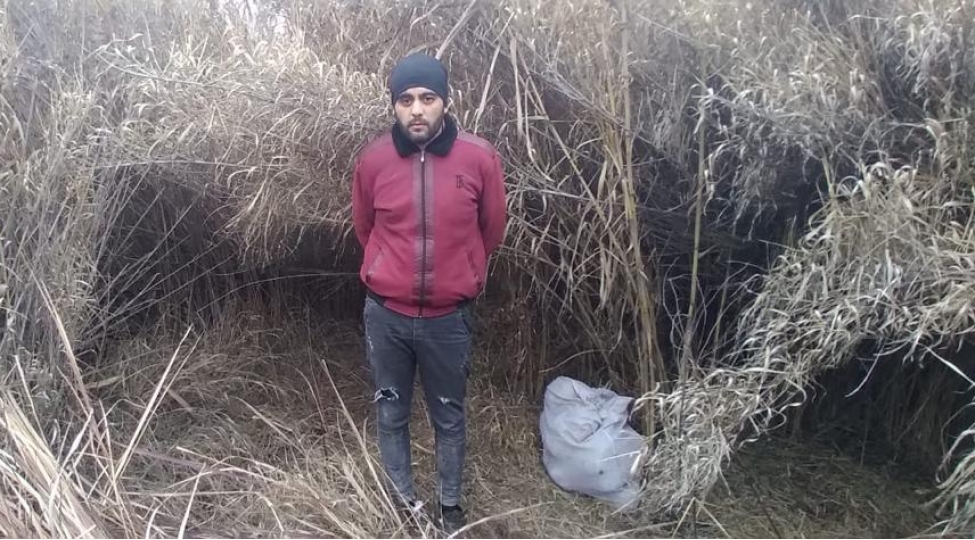 irandan-azerbaycana-narkotik-getiren-shexs-saxlanilib