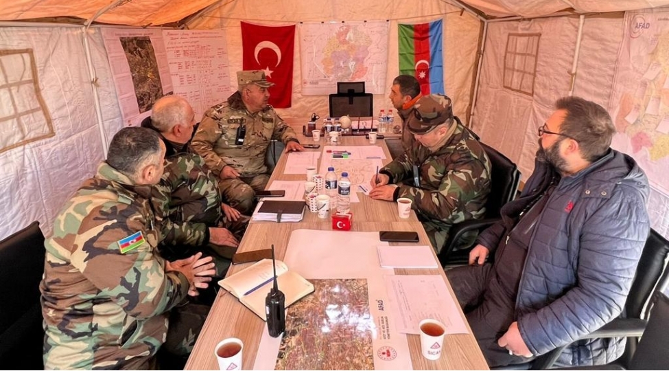 fhn-in-zelzele-bolgesindeki-qerargahinda-turkiyeli-hemkarlarla-toplanti-kechirilib