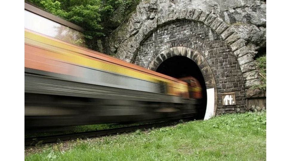 258-milyon-avroluq-yeni-qatarlari-tunellere-yerleshmedi