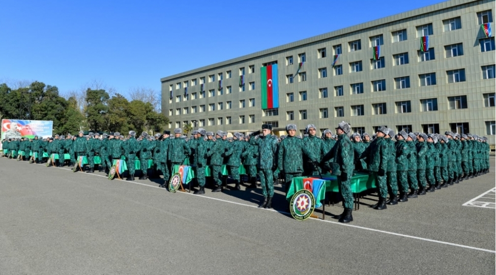 dsx-nin-herbi-hisselerinde-genc-esgerlerin-andichme-merasimi-kechirilib