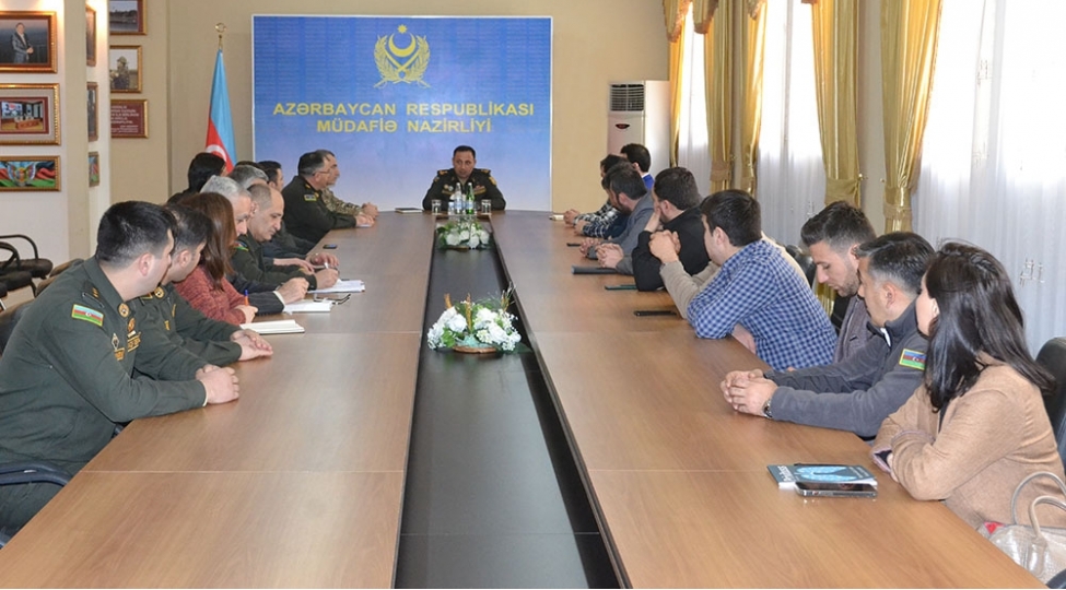 bir-qrup-media-numayendesi-ile-gorush-kechirilib