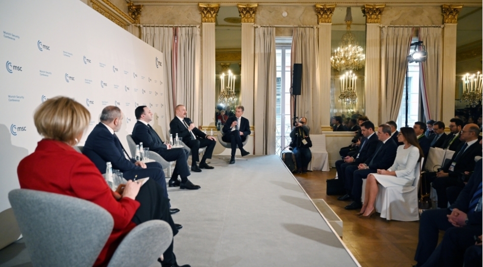 prezident-ilham-eliyev-munxen-tehlukesizlik-konfransi-cherchivesinde-plenar-iclasda-ishtirak-edir-yenilenib-3