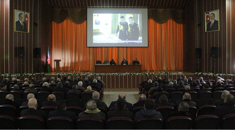 mekteblerin-herbi-hazirliq-muellimleri-ile-gorush-kechirilib