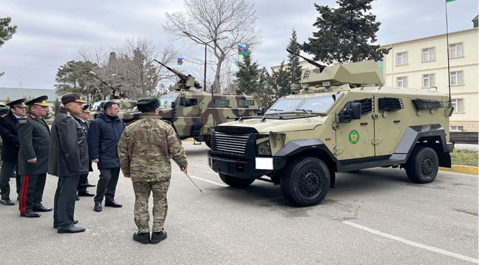 gurcustan-numayende-heyeti-herbi-hisseleri-ziyaret-edib