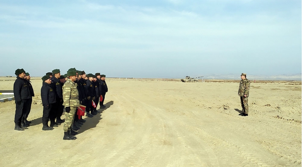 azerbaycan-ordusunun-tank-bolmelerinde-doyush-hazirligi-yoxlanib-fotovideo