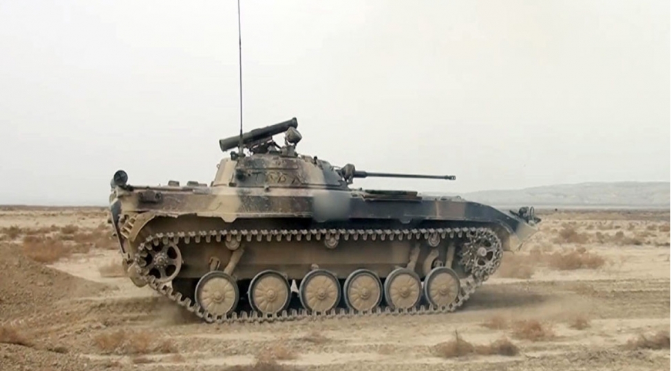 azerbaycan-ordusunda-doyush-atishli-meshgeleler-kechirilir-video