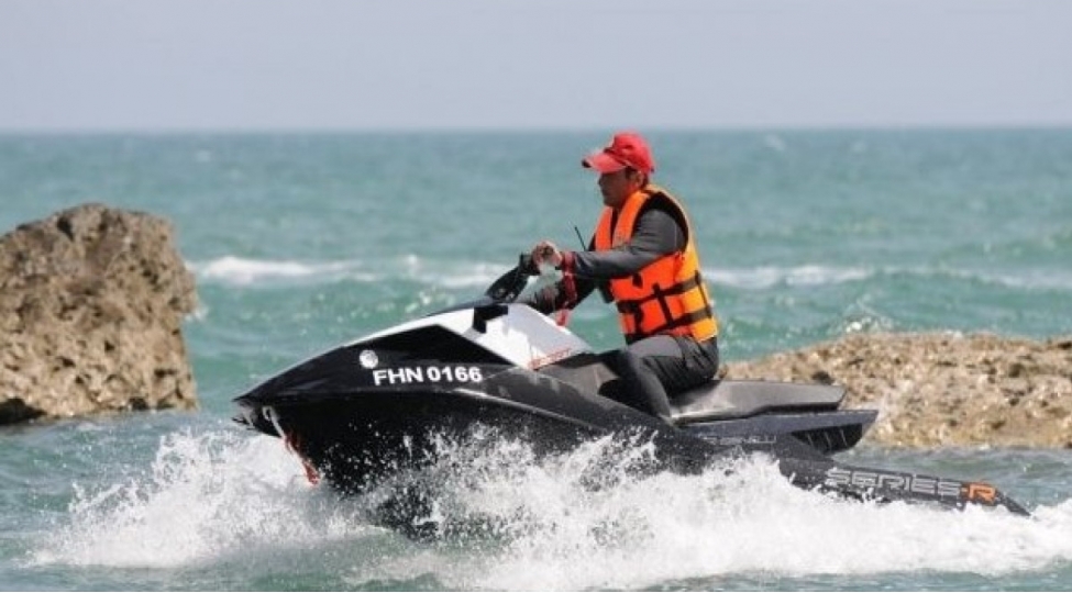 denizkenari-milli-parkda-denizde-batma-tehlukesi-ile-uzleshen-shexs-xilas-edilib-video