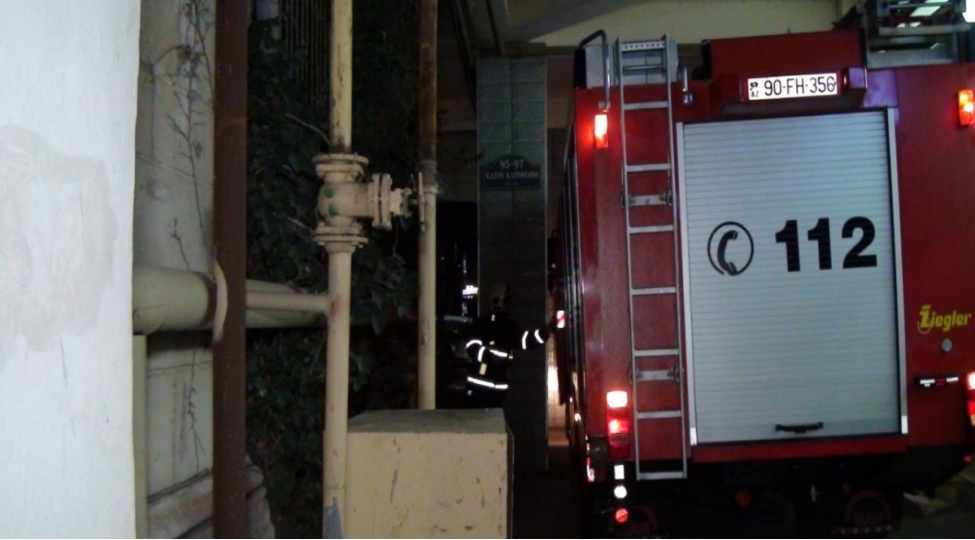 fhn-bakida-yashayish-kompleksinde-sherti-yangin-telimi-kechirib-video