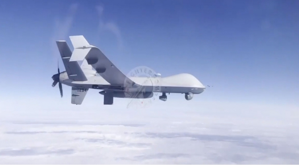 qara-deniz-uzerinde-suya-dushen-absh-dronunun-goruntuleri-yayilib-video