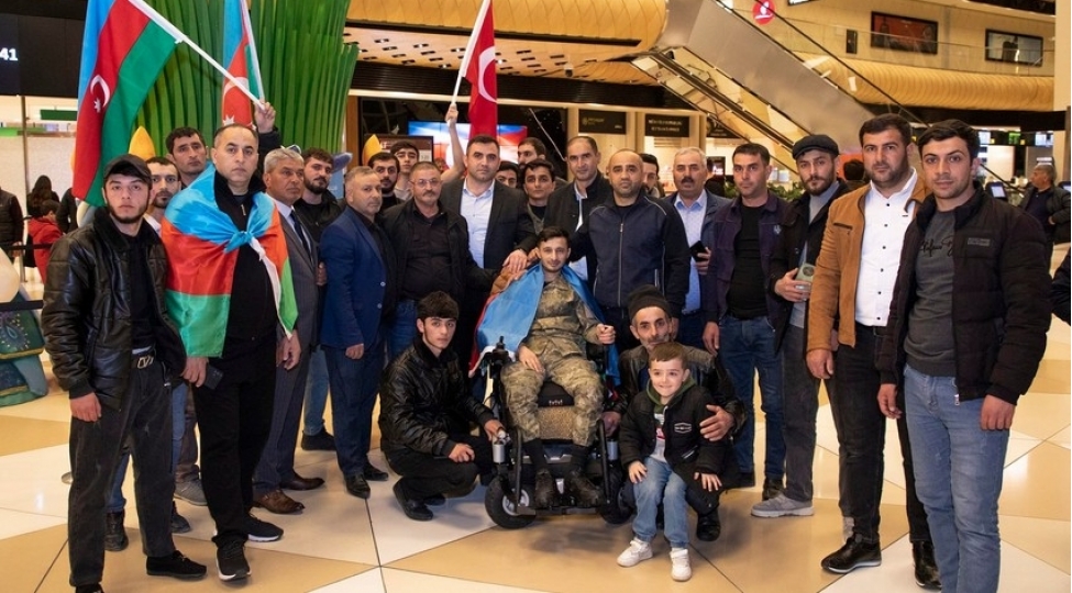 turkiyede-mualice-alan-daha-bir-qazimiz-vetene-geri-qayidib