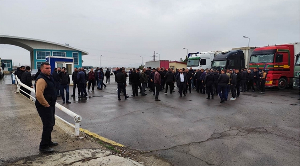 iran-gomruyu-tir-lardan-rushvet-teleb-edir