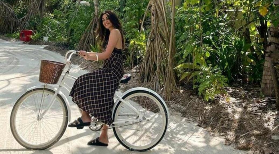 gulay-maldivde-istirahet-edir-foto