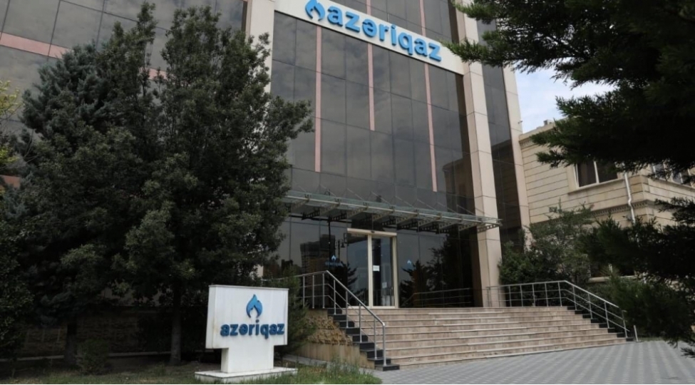 eyni-kuchenin-malikanelerini-birleshdiren-qanunsuz-emel-video