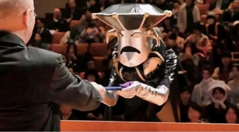 yaponiyada-mezunlar-nece-geyinirler-fotolar