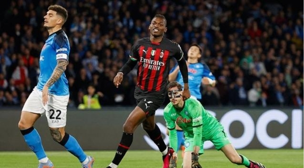 milan-napolini-darmadagin-etdi-video