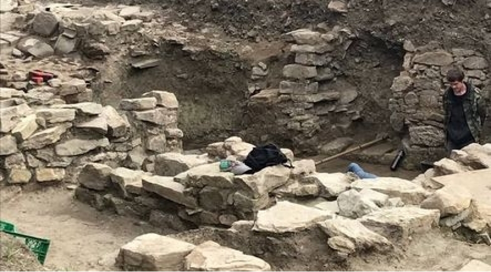 vaxtile-turklerin-yashadigi-anapada-antik-sheherin-qaliqlari-tapildi-foto