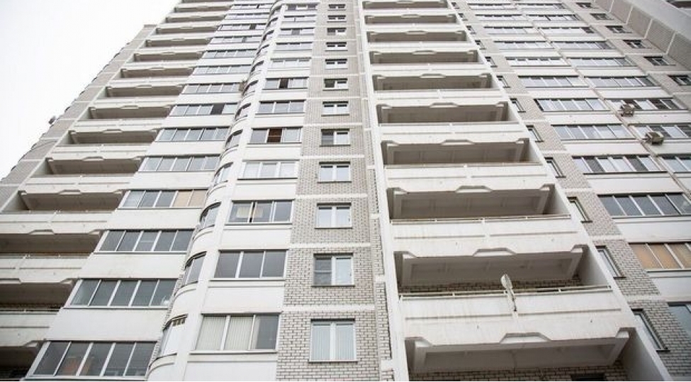 mocuze-19-cu-mertebeden-yixildi-ayaga-qalxaraq-tecili-yardima-getdi-video