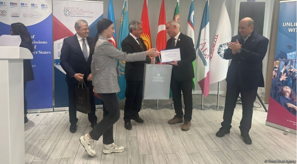 turksoy-iclasinin-ishtirakchilarina-sertifikatlar-teqdim-olunub