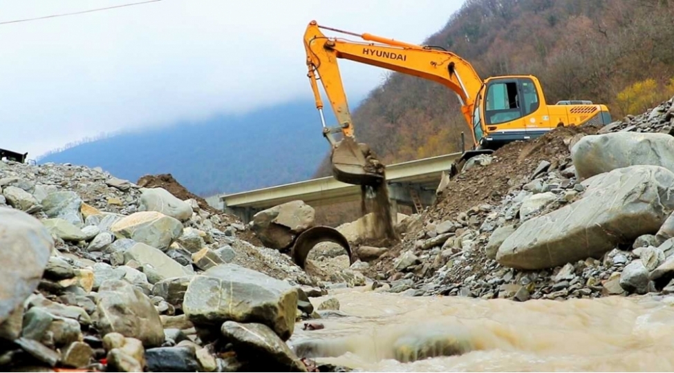 qax-rayonu-ashagi-malax-qashqachay-armudlu-yolunun-yeniden-qurulmasi-davam-edir-video