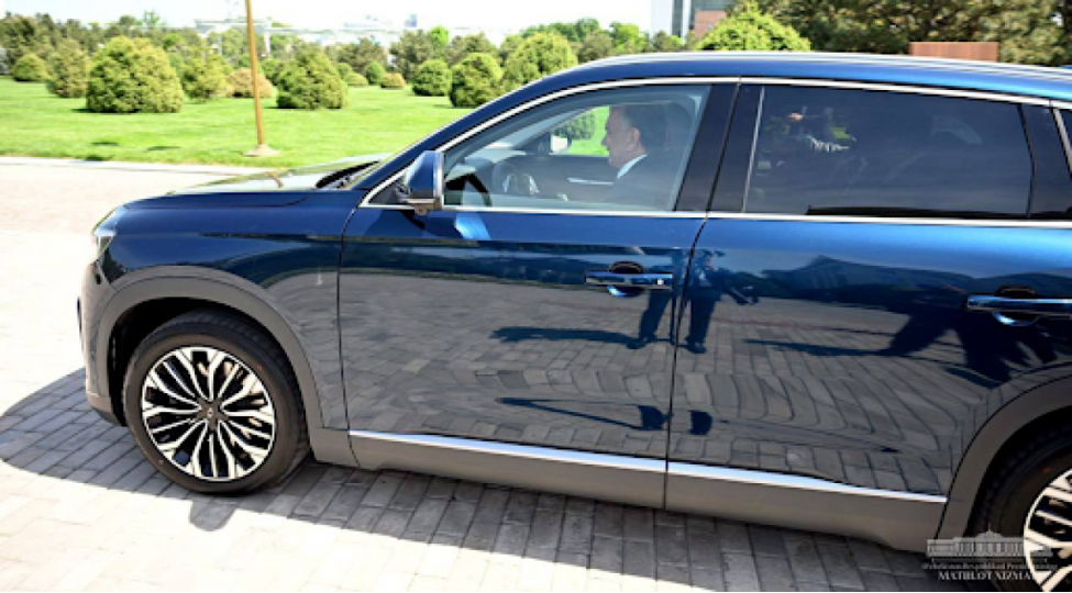 togg-ozbekistan-prezidentine-teqdim-olunub-foto