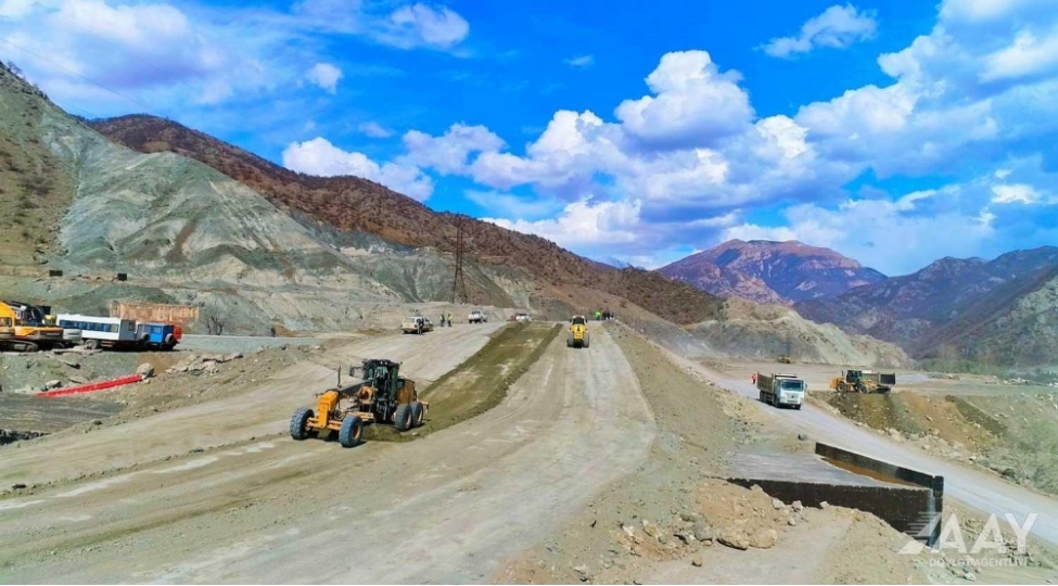 toganali-kelbecer-istisu-avtomobil-yolunun-ve-murovdag-tunelinin-inshasi-suretle-davam-etdirilir