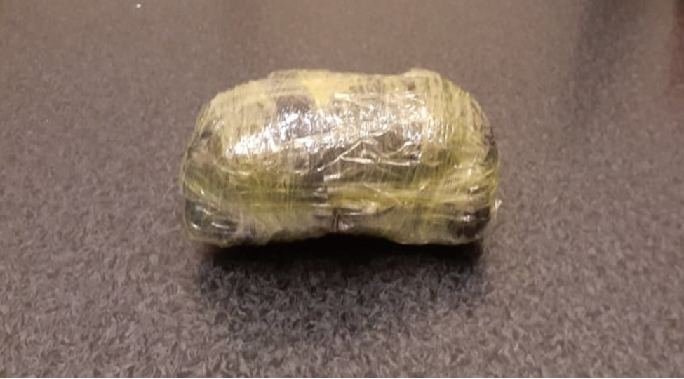 papanin-ve-kubinkada-narkotik-satan-8-nefer-tutulub-video