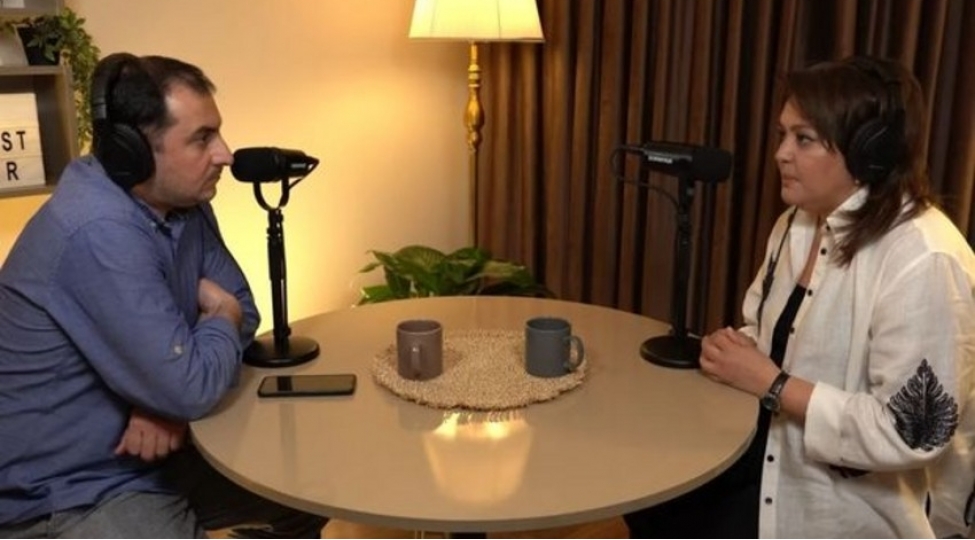 umayra-tagiyeva-azerbaycanda-mumkun-su-qitligindan-danishib-video