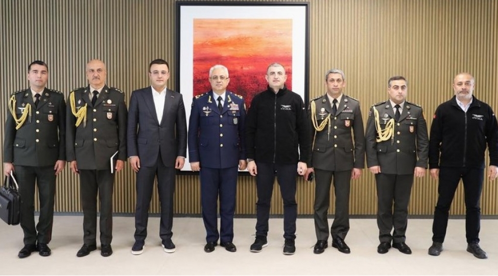 azerbaycanin-mudafie-nazirinin-muavinleri-turkiyeye-gedibler