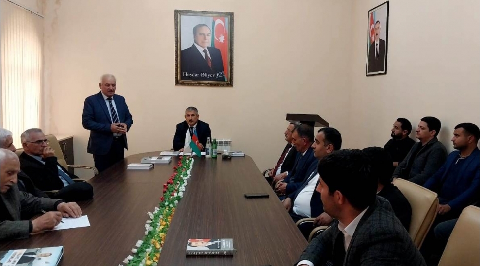 azerbaycan-tarixinin-heyder-eliyev-zirvesi-movzusunda-seminar-kechirilib-foto