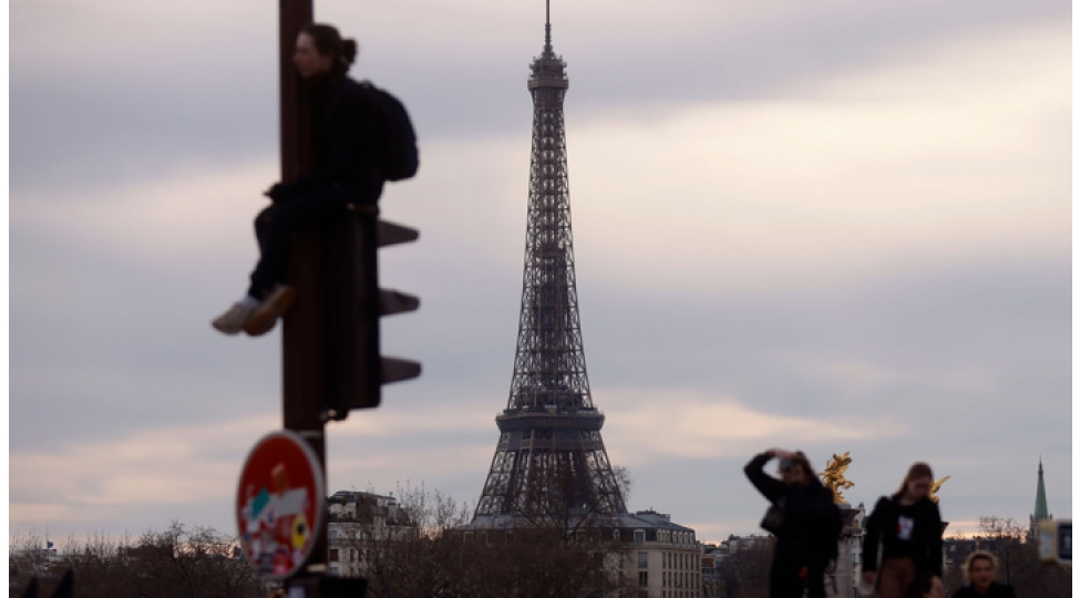 eyfel-qullesinde-urek-kochurme-emeliyyati