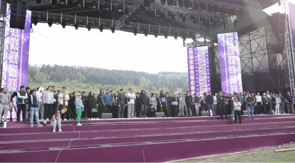 xaribulbul-festivalinin-qonaqlari-shushaya-toplashirlar