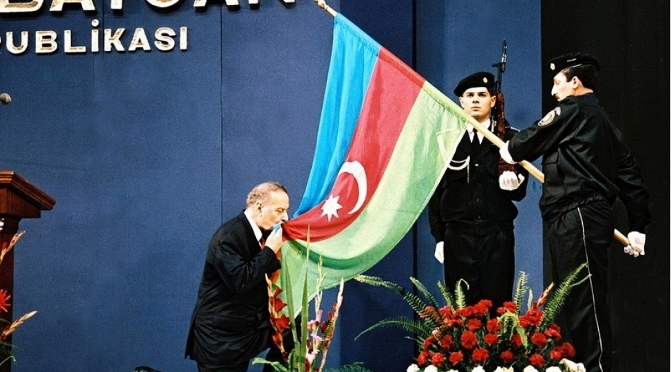 muasir-azerbaycanin-qurucusu-heyder-eliyevin-rolu-olke-hududlarini-ashir-rusiya-kiv