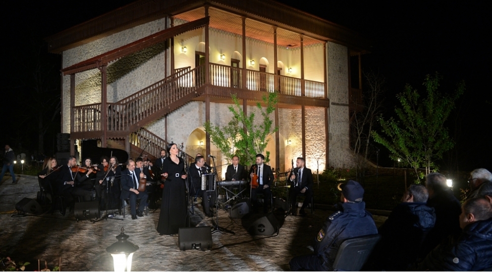 shushada-umummilli-lider-heyder-eliyev-sevimli-mahnilar-adli-konsert-proqrami-teqdim-olunub