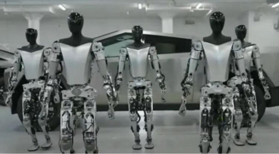 bu-robot-insan-kimi-yeriyir-video