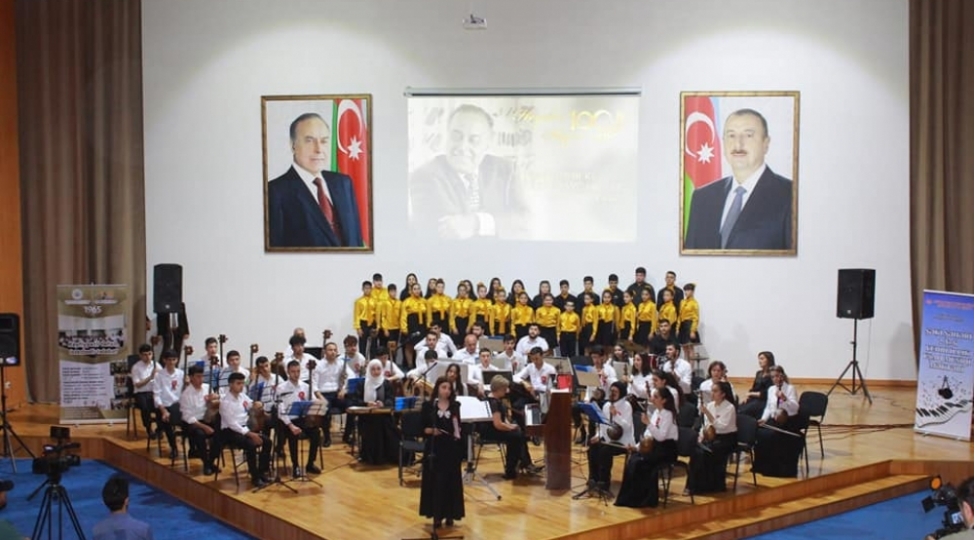 sumqayitin-musiqi-ve-xor-kollektivleri-shekili-hemkarlarinin-qonagi-olub