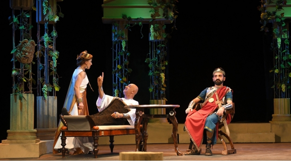 sheki-dovlet-dram-teatrinda-ezop-tamashasina-ictimai-baxish-olub