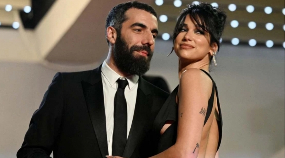 dua-lipa-ozunden-14-yash-boyuk-sevgilisi-ile-foto