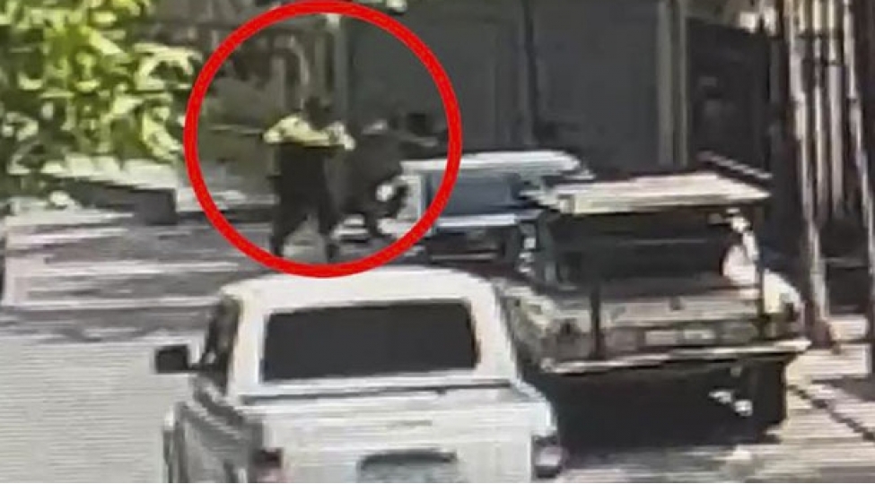 berdede-mehkemenin-surucusu-yol-polisinin-komputerini-elinden-alaraq-qachib