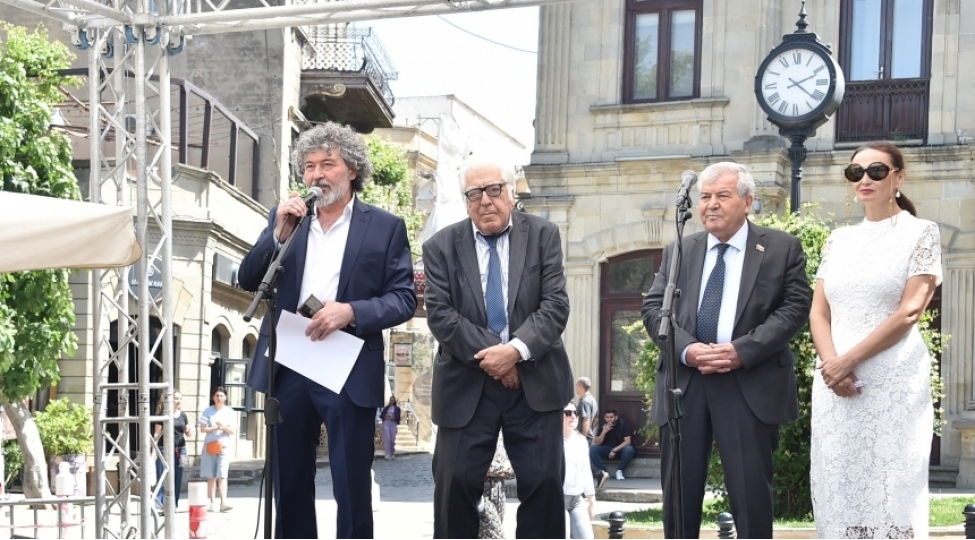 v-milli-kitab-sergisinde-15-den-chox-ozel-neshriyyatin-chap-etdiyi-kitablar-yer-alib