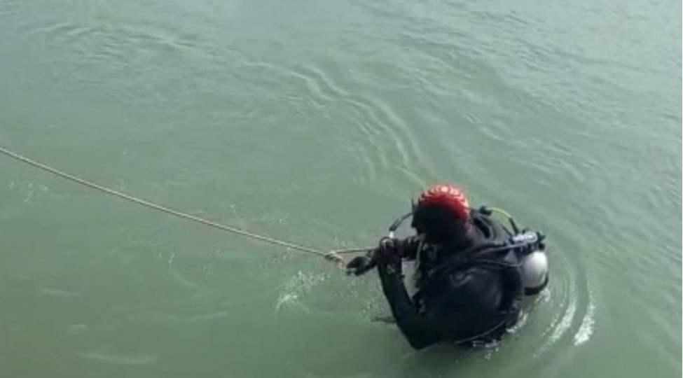 yevlaxda-avtomobilinkanala-dushmesi-neticesinde-batan-shexsin-axtarishlari-davam-etdirilir-video