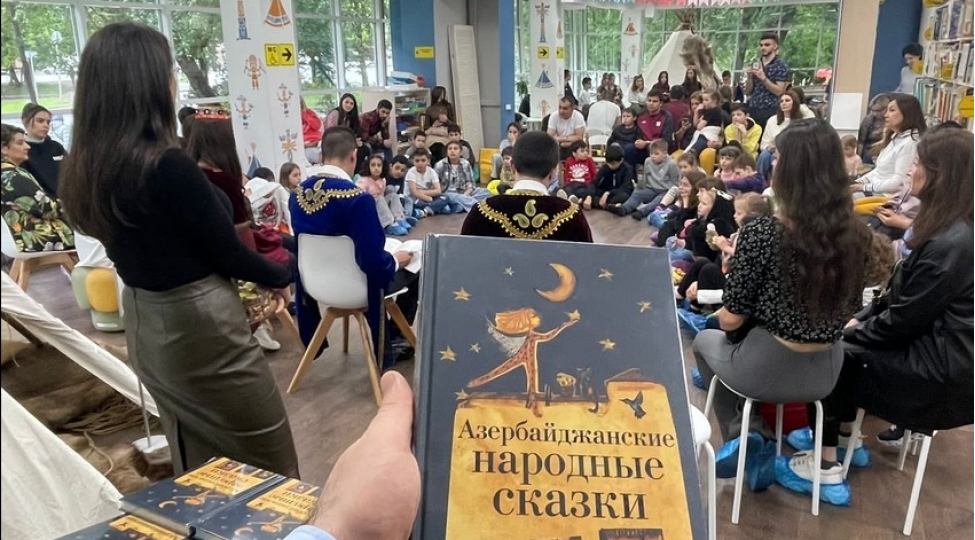 moskvada-ragb-feallari-ushaqlara-azerbaycan-xalq-nagillari-danishiblar